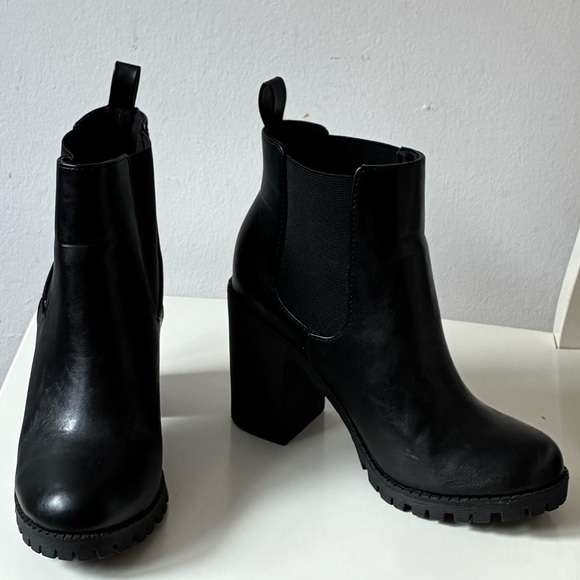 Soda Black Chunky Heel Lug sole Chelsea Boots size 8 - Picture 4 of 13